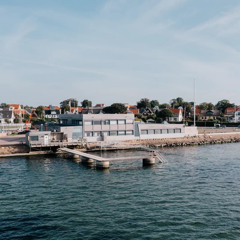 Fastigheten Hamnplan Viken sedd från vattnet